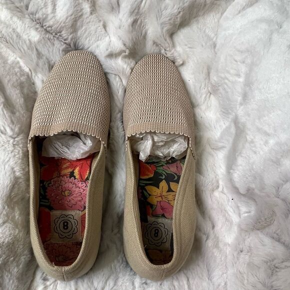 Shoes   - Picture 7 of 8